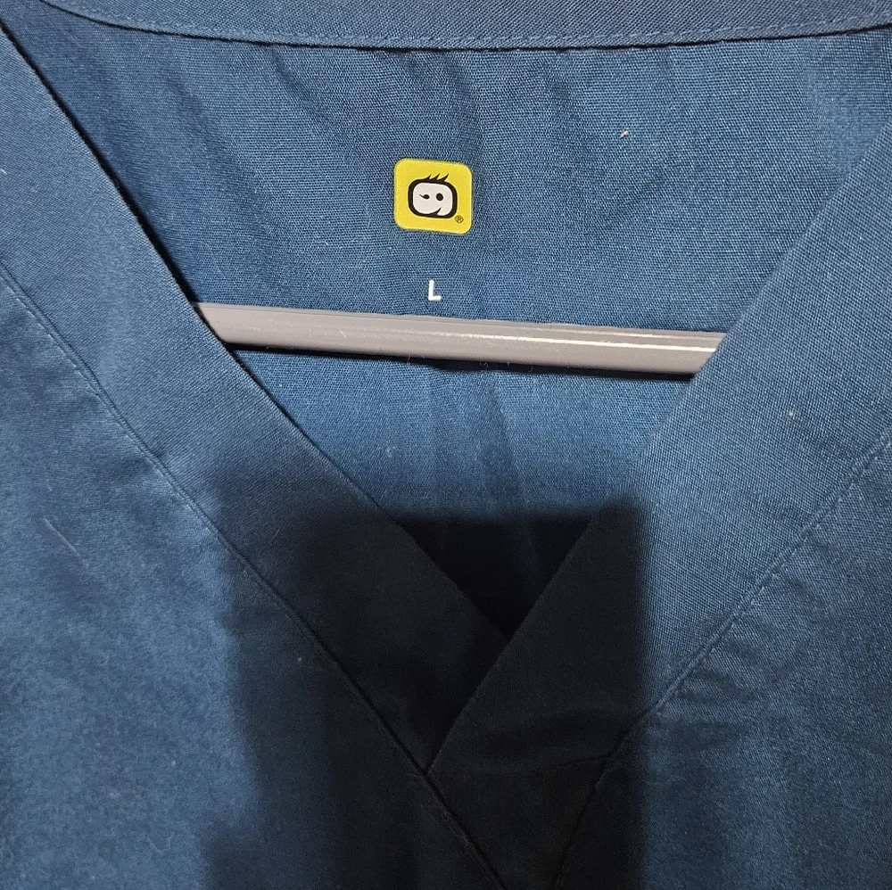 Scrub top - Picture 2 of 3